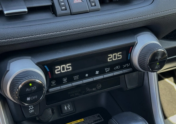 Toyota RAV4 cena 124999 przebieg: 79900, rok produkcji 2019 z Kobylin małe 781
